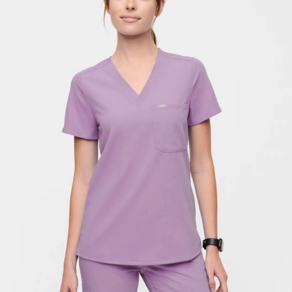 FIGS - Catrina One-Pocket Scrub Top in Lavender Dew